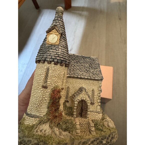 David Winter Cottages The Chapel Handpainted Christmas Collection - Picture 8 of 9